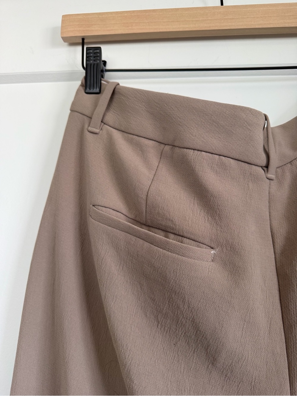 Aritzia Babaton The Effortless Pant Crepette Wide Leg Taupe Beige - Picture 4 of 7